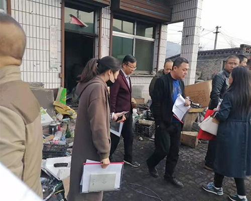 縣委、鎮(zhèn)府領(lǐng)導(dǎo)驗收工程